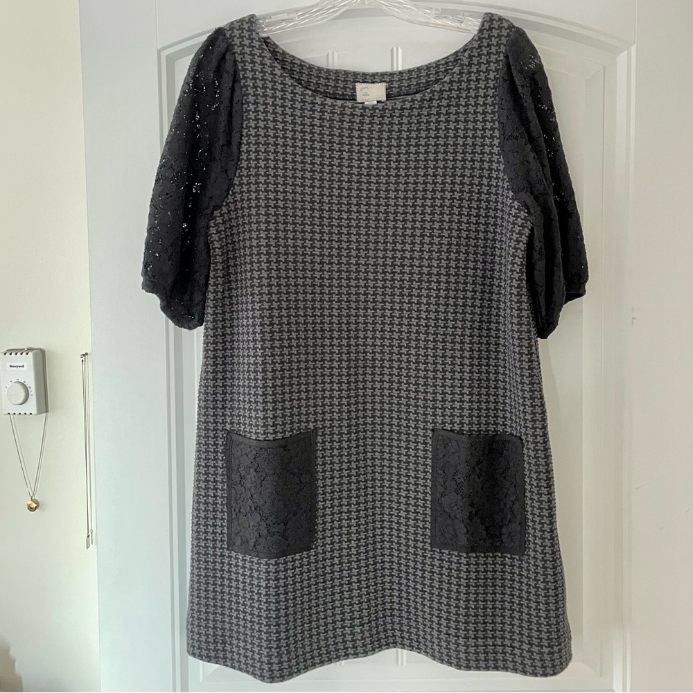 9-H15 StCL Anthropologie Grey & Black Houndstooth Tunic Dress w/ Lace Size M